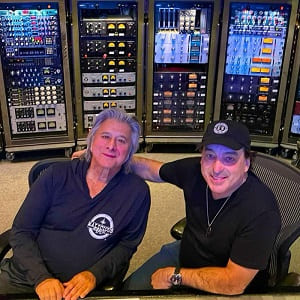 Превью Steve Perry завершает работу над песней с Долли Партон