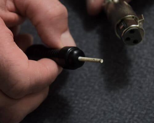 CLEANING XLR FEMALE CONNECTORS_1